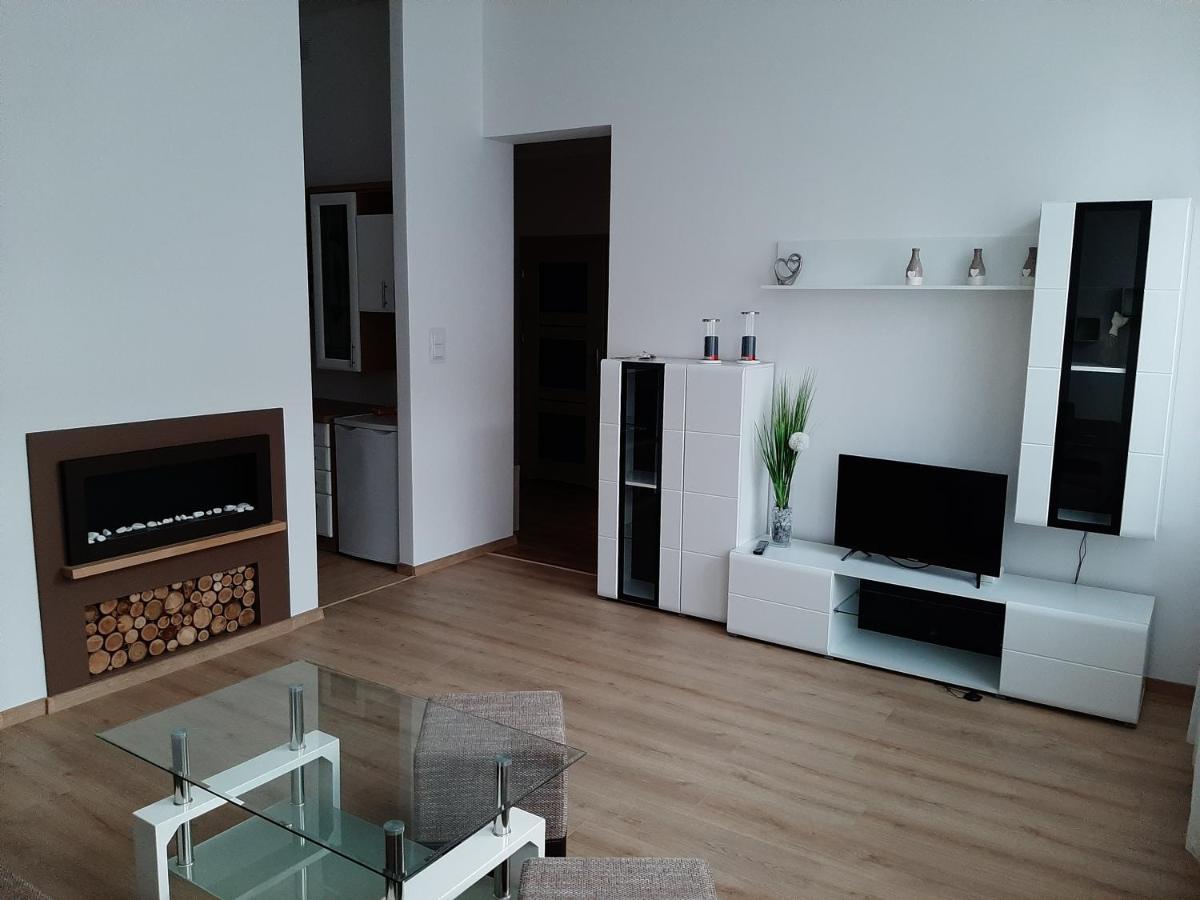 Apartament Nad Jeziorem オレツコ エクステリア 写真